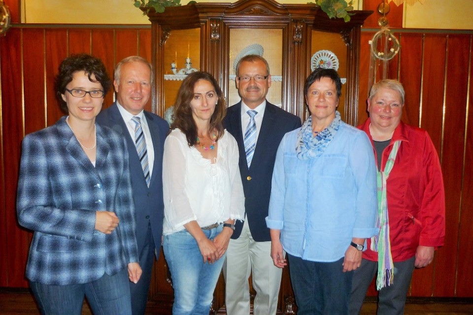 v.l. Marion Gentges (Wahlkreiskandidatin),Peter Weiss MdB,Helena Gareis, Dr. Andreas Jakob,Ute Königsmann, CDU-Stadtverbandsvorsitzende Annette Korn